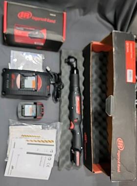 Qxx5at40es08 Ingersoll Rand Qx Series 40v Torque Wrench. Nib With Charger And Iqv Battery New