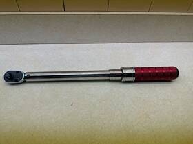 Qe2r100r Snap-on Tools Red 3/8 Inch Drive Adjustable Click-type Micro Torque Wrench