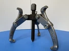 S45C K-100 Reversible 3 Jaw Hub Bearing Industrial Gear Puller Inch Arms. Fixed Price $25.00.